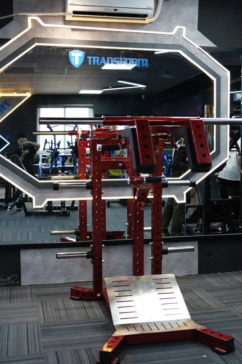 Smith Machine tại Transform Gym